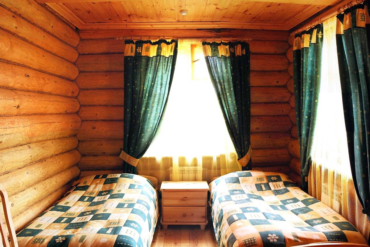 Economy Twin Room | 1 bedroom, in-room safe, soundproofing, iron/ironing board