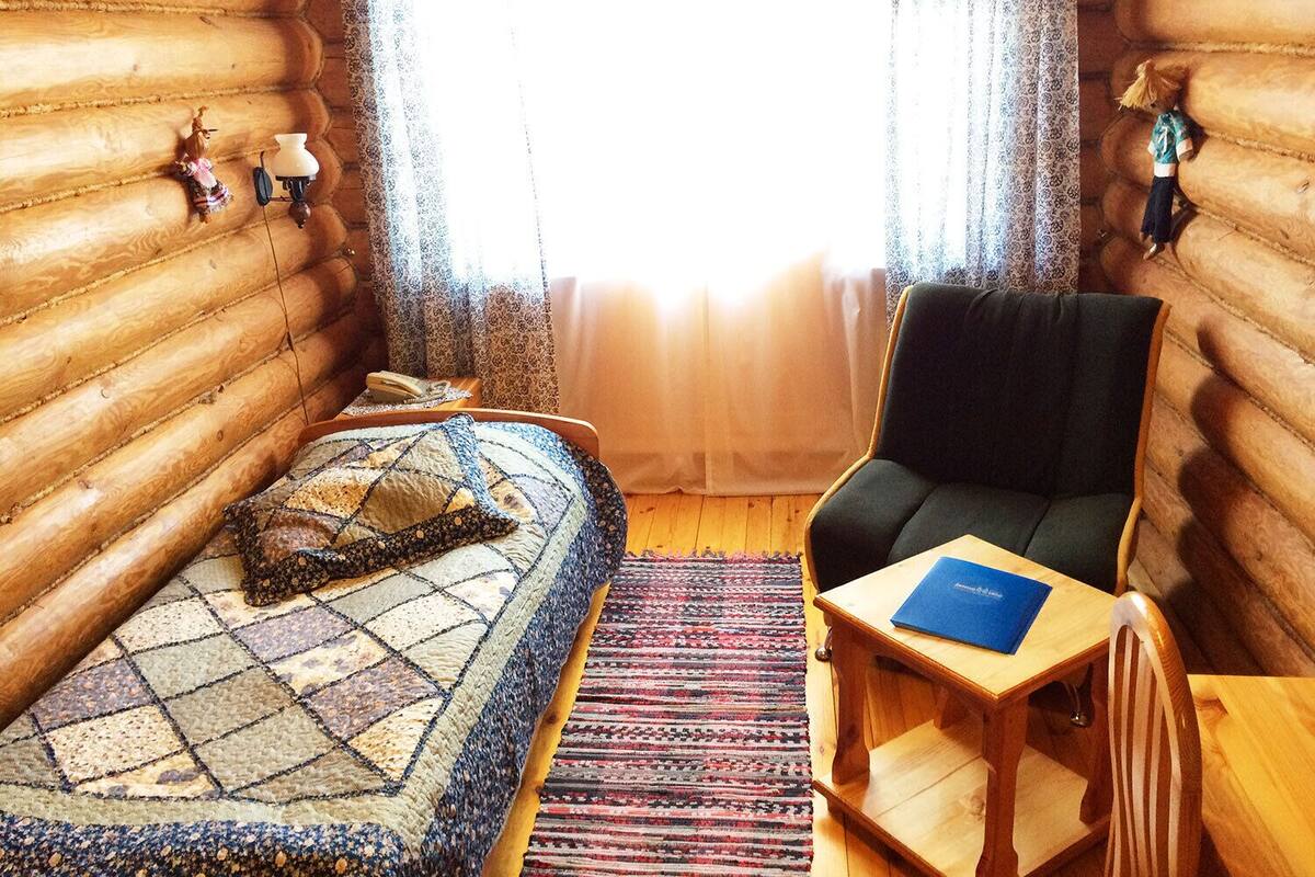 Economy Single Room | 1 bedroom, in-room safe, soundproofing, iron/ironing board