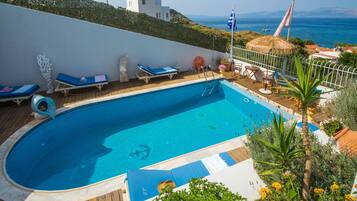 Outdoor pool, pool umbrellas, sun loungers