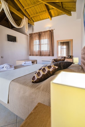 1 bedroom, Tempur-Pedic beds, in-room safe, soundproofing - Castri Village - Kythira Quality Resort (Kithira)
