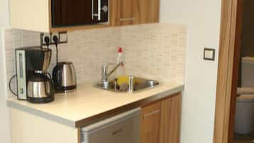 Standard Twin Room | Private kitchen | Fridge, microwave, coffee/tea maker, electric kettle