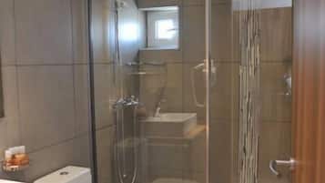 Standard Double Room | Bathroom