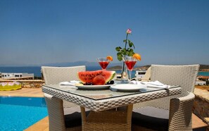 Outdoor dining - Kythira Golden Resort (Kithira)