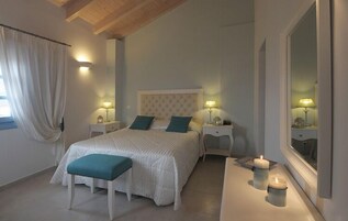 Double Room, Sea View | Minibar, in-room safe, desk, free cribs/infant beds