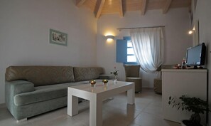 Double Room, Sea View | Living area