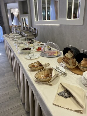 Päivittäinen buffetaamiainen (400 RUB per henkilö)