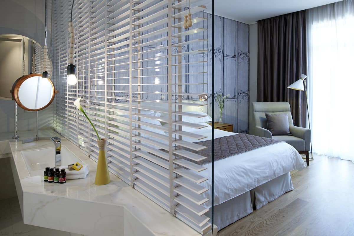 executive room | premium bedding, minibar, in-room safe, soundproofing