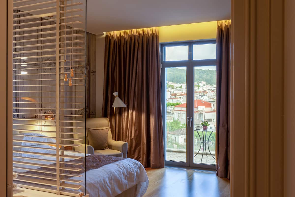 executive room | premium bedding, minibar, in-room safe, soundproofing