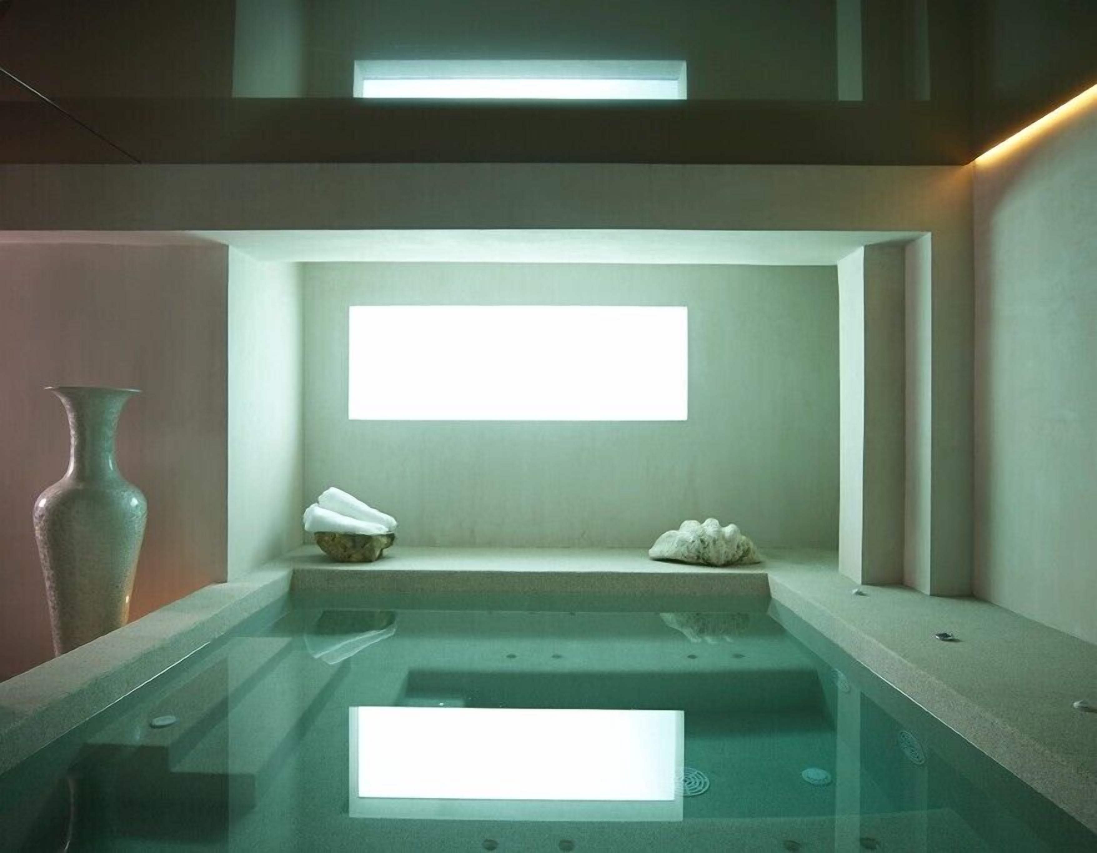 Turkkilainen sauna, vartalohoitoja, syväkudoshierontaa