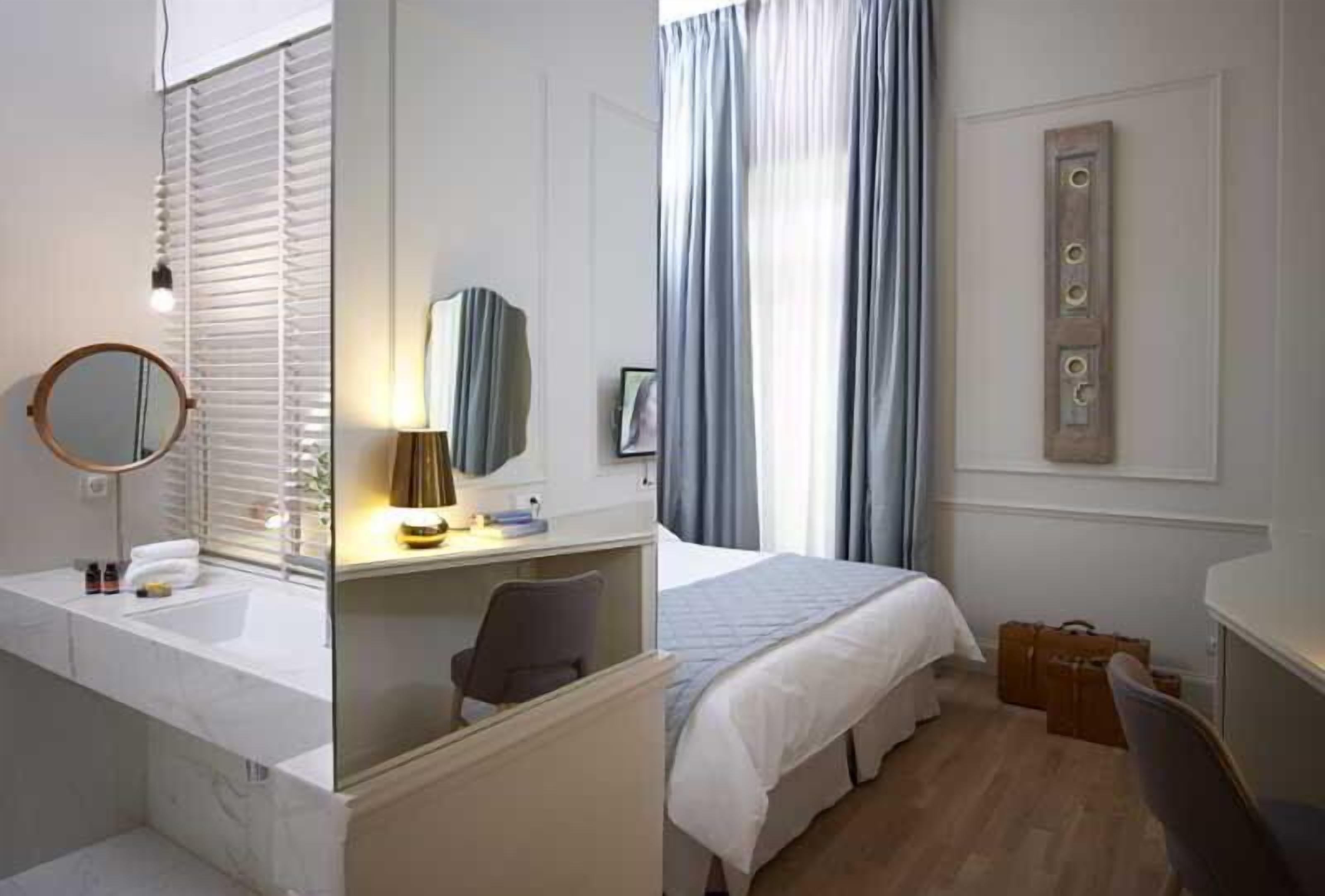 Ropa de cama de alta calidad, minibar, caja fuerte