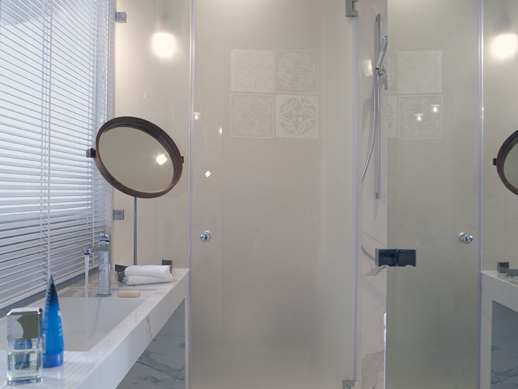 standard room | bathroom | free toiletries, hair dryer, slippers, towels