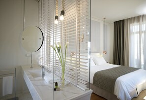 Luxury Suite | Bathroom