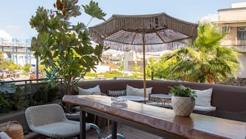 Poolside bar