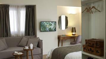 Standard Room | Premium bedding, minibar, in-room safe, soundproofing