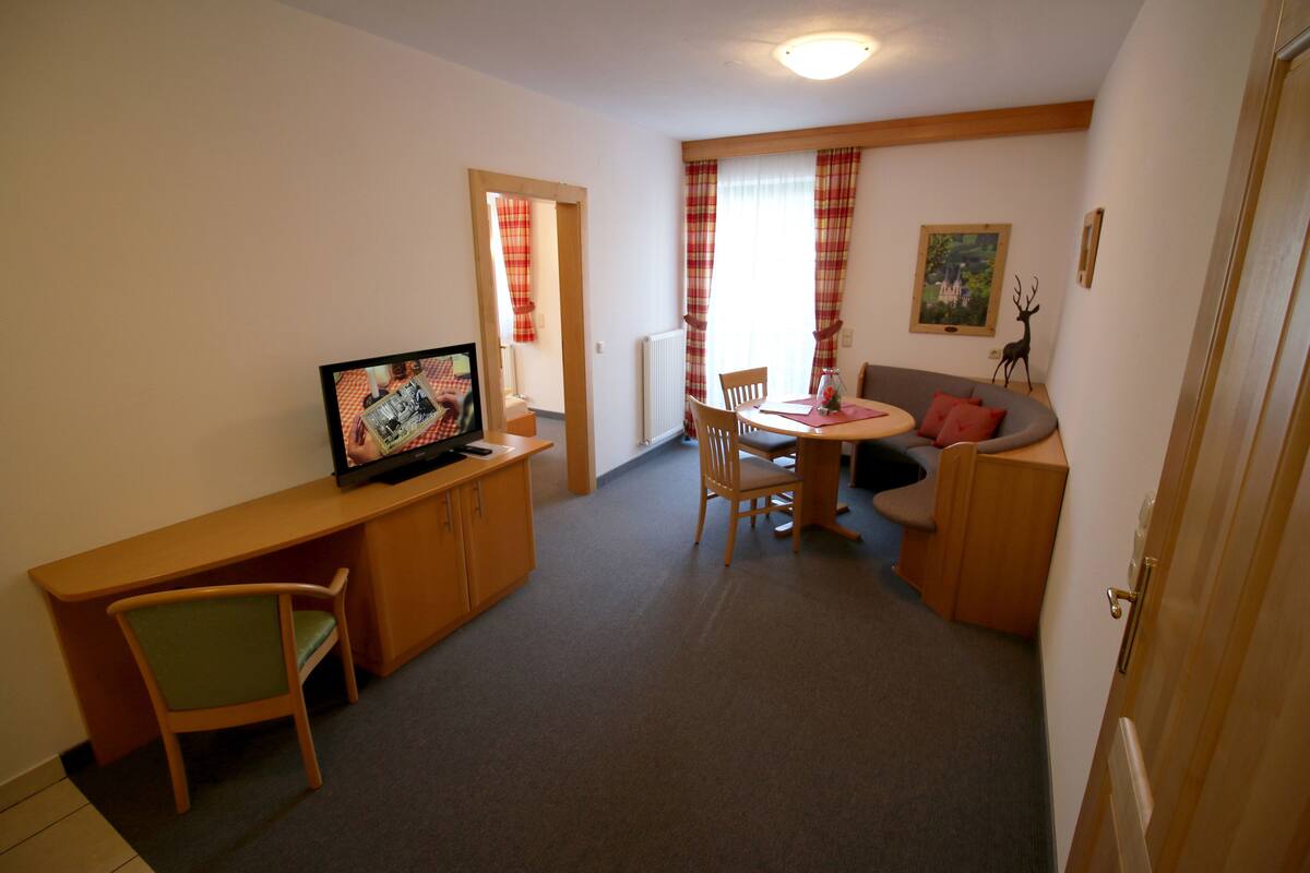 Apartment, 2 Bedrooms, Balcony (cleaning fee €45,00 not included) | In-room dining