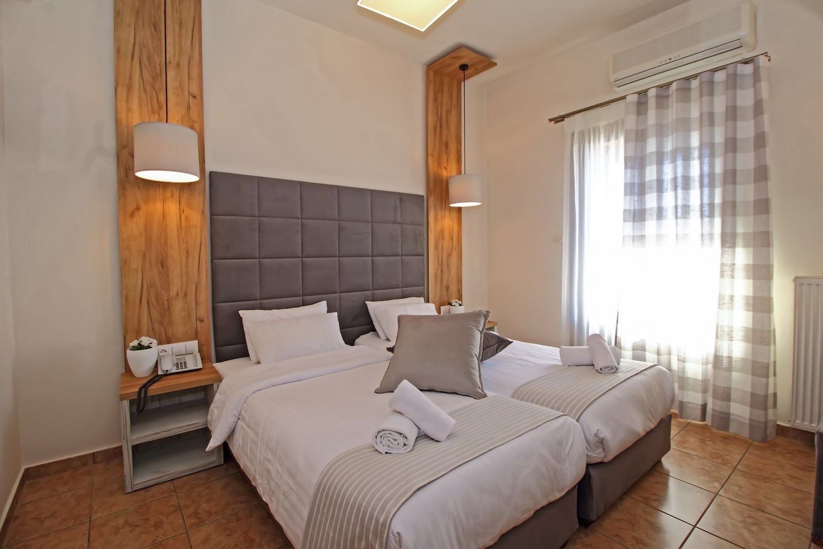 double/twin room at street side | minibar, in-room safe, free wifi, bed sheets