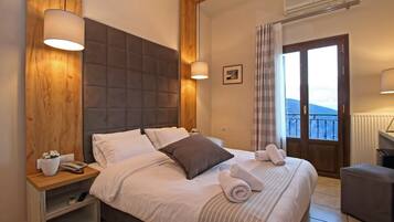 Minibar, caja de seguridad en la habitación, wifi gratis y ropa de cama