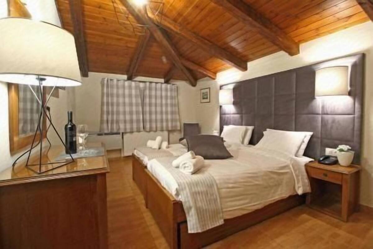 Frigobar, cofres nos quartos, Wi-Fi de cortesia, roupa de cama