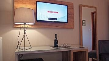 Double/Twin Room At Street Side | Room amenity