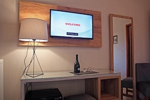 Double/Twin Room At Street Side | وسيلة راحة في الغرفة