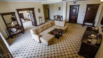 المنشأة من الداخل