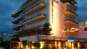 Bagian depan properti - sore/malam