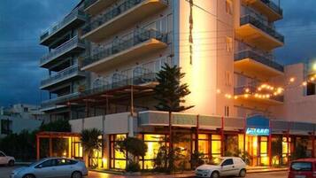 Fassade der Unterkunft – Abend/Nacht