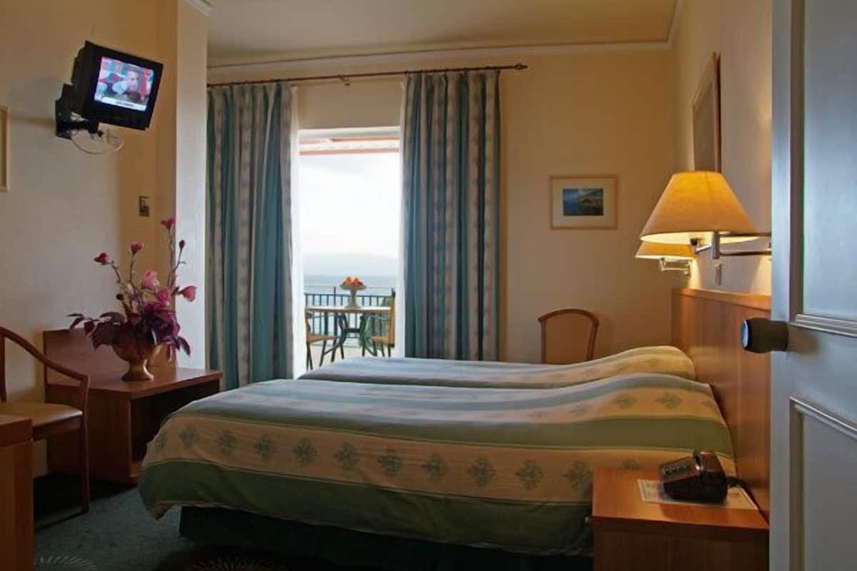 triple room, sea view | 1 bedroom, minibar, in-room safe, free wifi