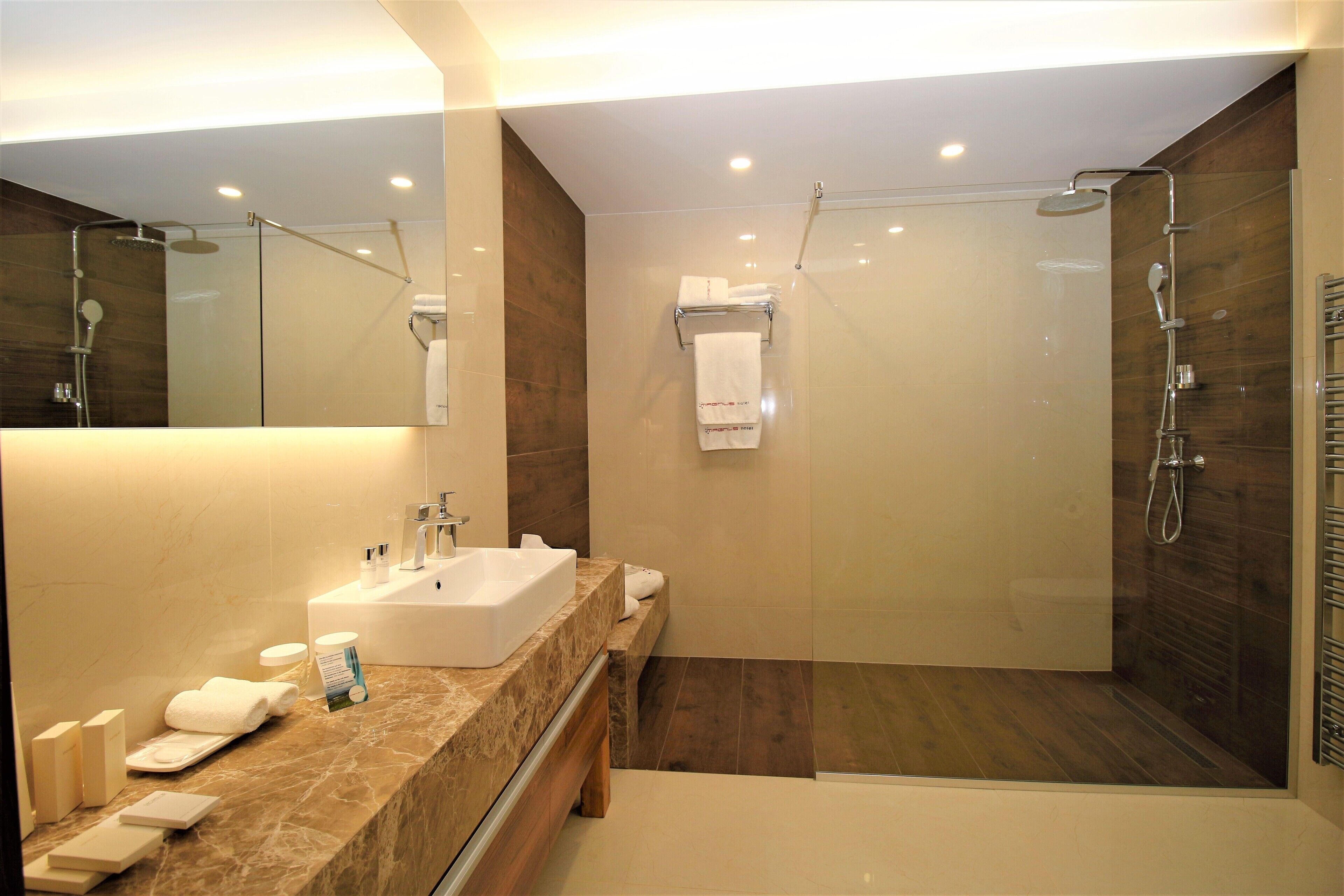 king suite | bathroom | free toiletries, hair dryer, towels