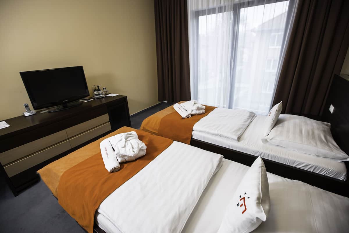 business room | 1 bedroom, premium bedding, select comfort beds, minibar