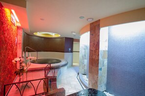 Indoor spa tub