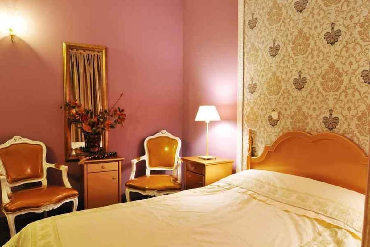 Een kluis op de kamer, gratis babybedden, gratis wifi, beddengoed