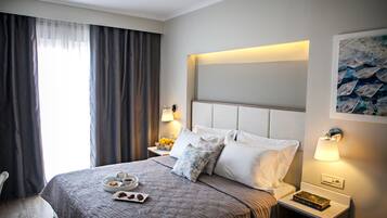 Familienzimmer, Meerblick | Zimmersafe, Schreibtisch, laptopgeeigneter Arbeitsplatz