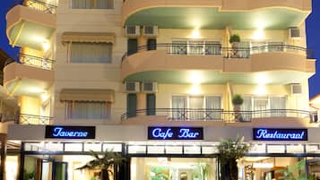 Fassade der Unterkunft – Abend/Nacht