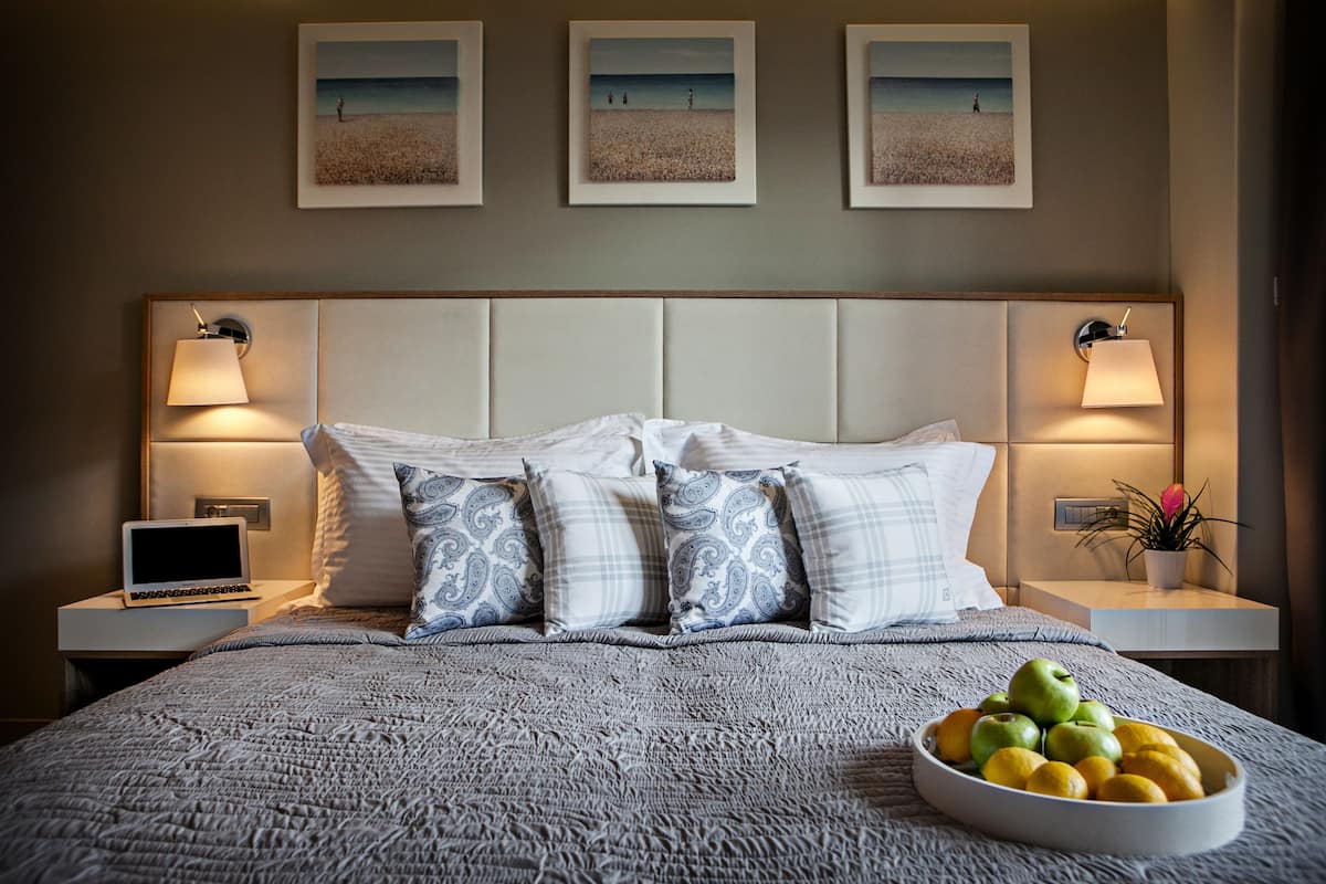 in-room safe, desk, laptop workspace, soundproofing