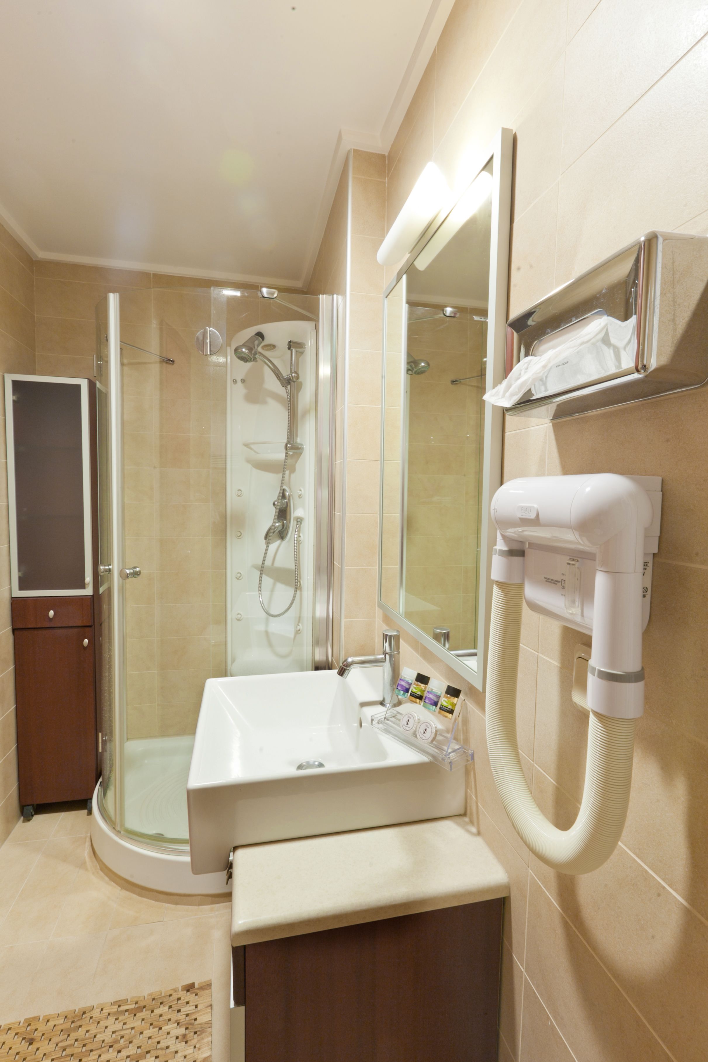 junior suite | bathroom | shower, hair dryer, towels