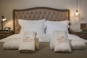 Deluxe Suite Sea View | Cofres nos quartos, escrivaninha, Wi-Fi de cortesia, roupa de cama