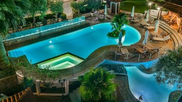 Outdoor pool, pool umbrellas, sun loungers