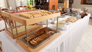 Free daily on-the-go breakfast