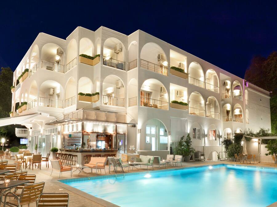 Façade de lâhĂ©bergement - soirĂ©e/nuit