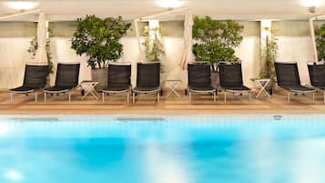 Outdoor pool, open 10:00 AM to 6:00 PM, pool loungers