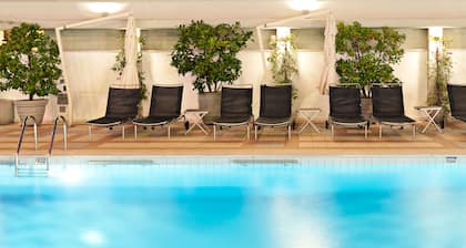 Kronos Hotel
