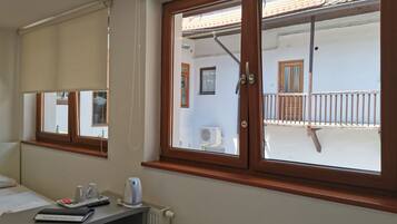 Twin Room | Desk, free WiFi, bed sheets