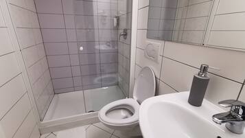 Quadruple Room, Private Bathroom | Bathroom | Shower, hair dryer, towels