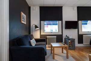 Triple Room | Individually decorated, individually furnished, desk, laptop workspace