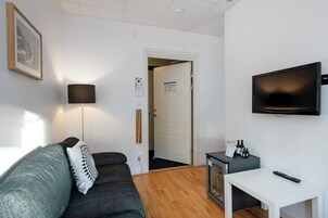 Standard Double or Twin Room | Individually decorated, individually furnished, desk, laptop workspace