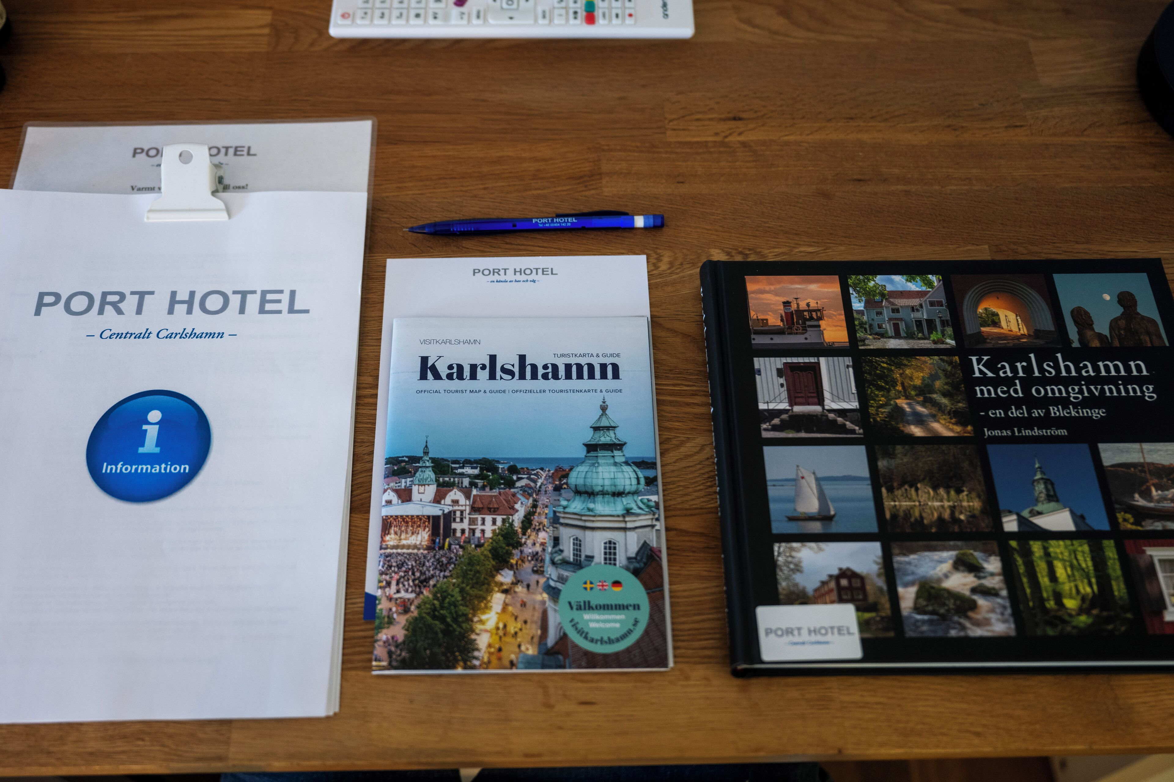 1 bedroom, individually decorated, individually furnished, desk