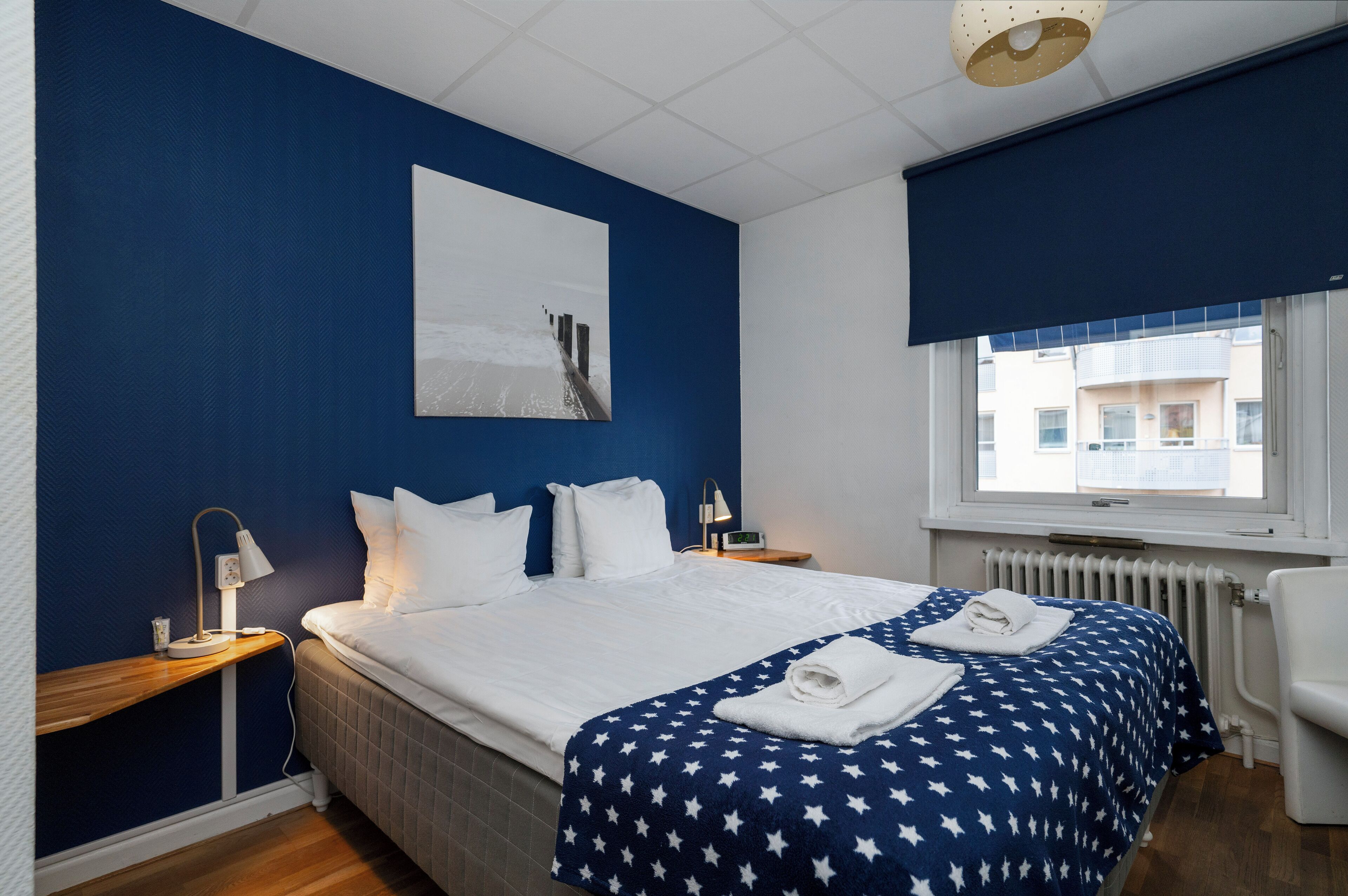 double room, 1 queen bed | 1 bedroom, individually decorated, individually furnished, desk