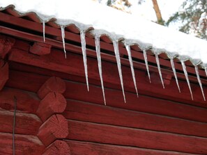 Icicles hanging from a red wooden structure. - First Camp Moraparken (Mora)