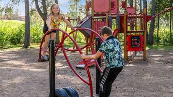 Área de juegos infantiles al aire libre